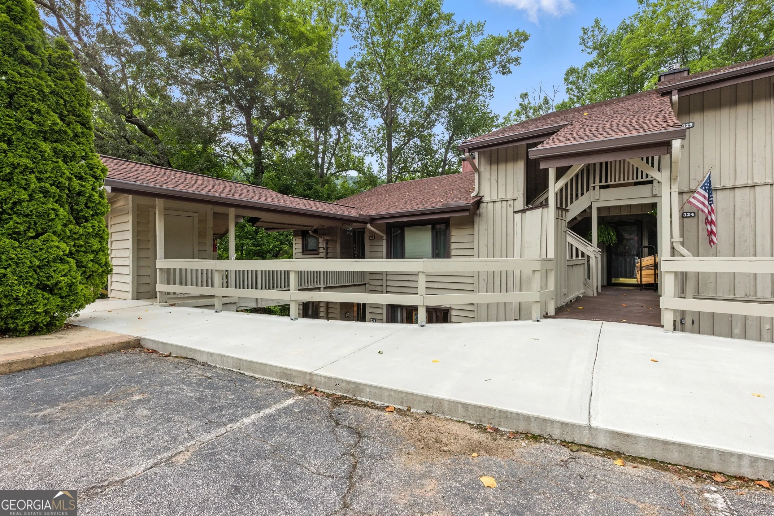 321 251 Shakespeare Drive, #321