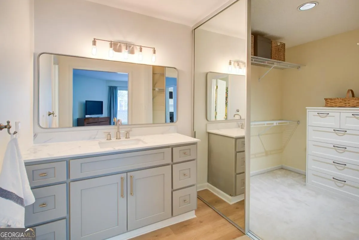 216 244 13th Street NE, #216
