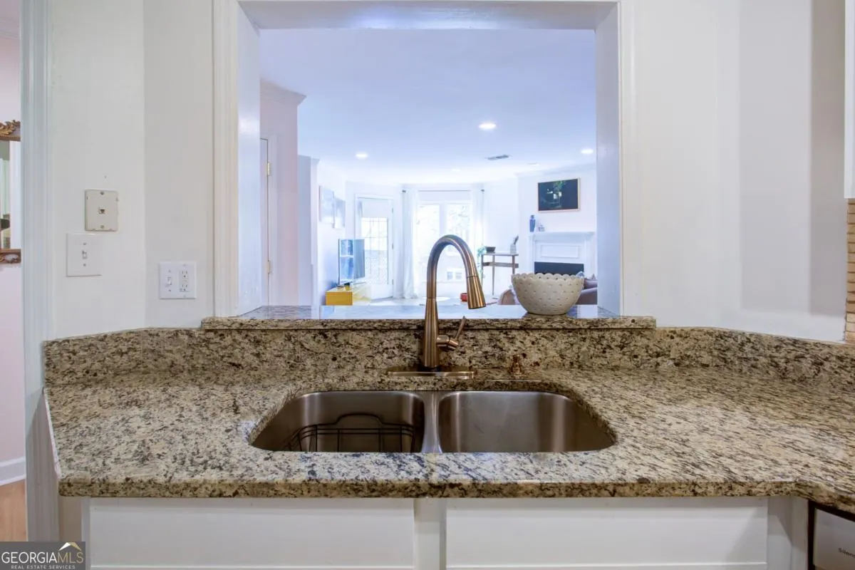 216 244 13th Street NE, #216