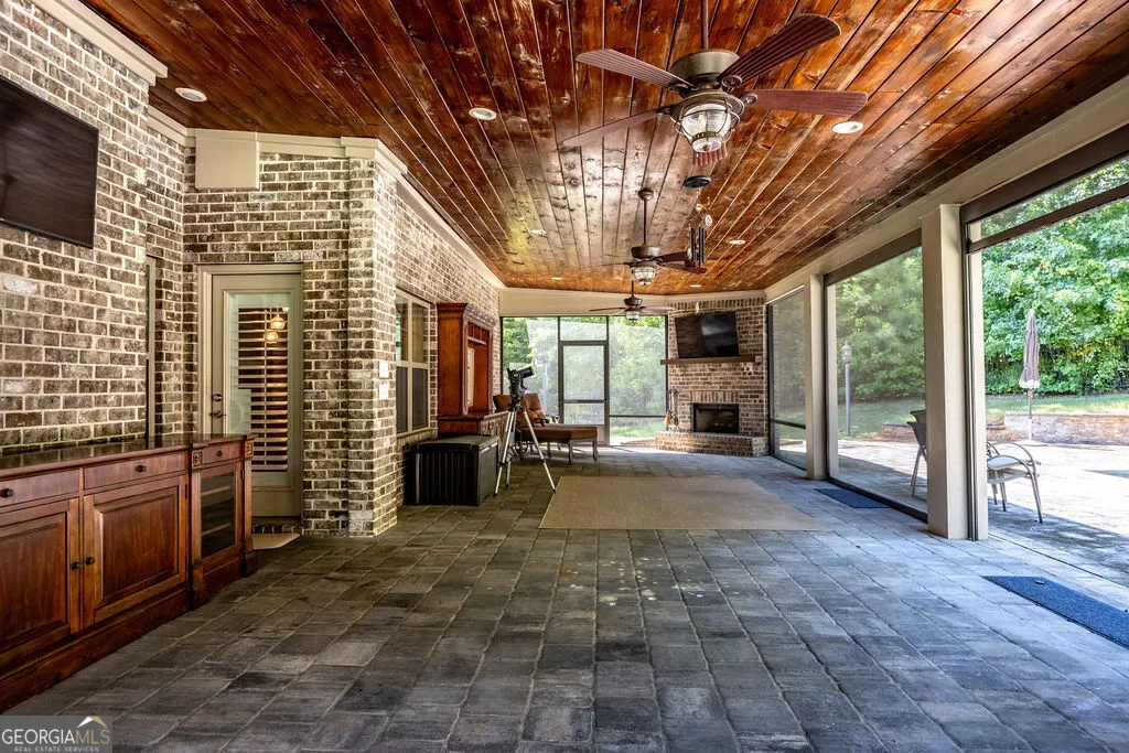 116 Crescent Drive