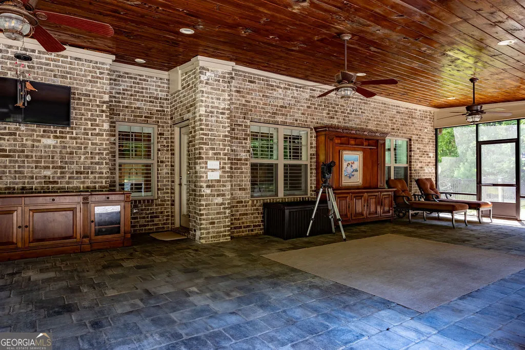 116 Crescent Drive