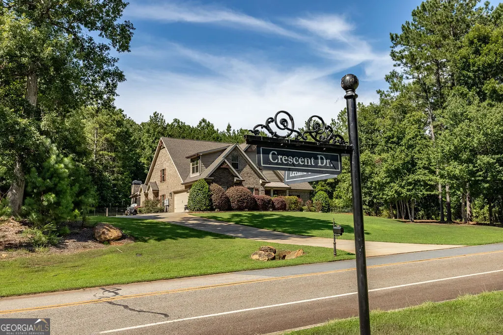 116 Crescent Drive