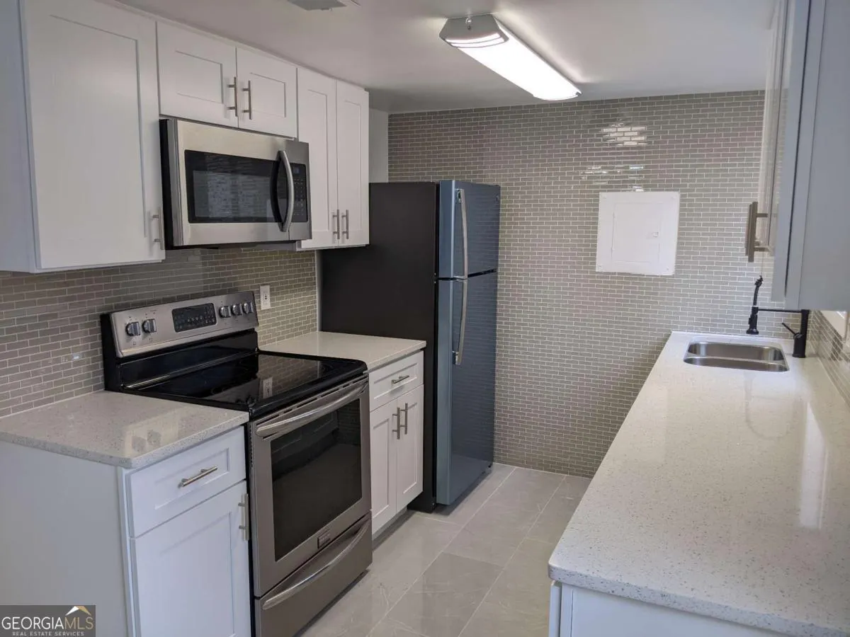 2960 N Dekalb