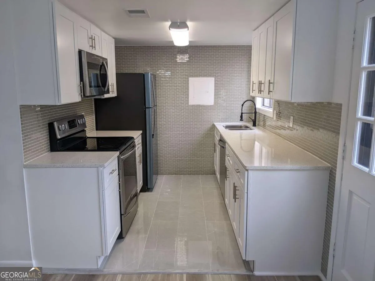 2960 N Dekalb