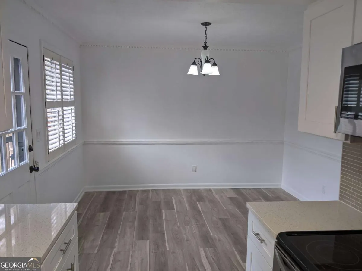 2960 N Dekalb