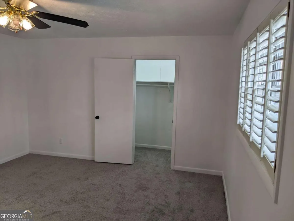 2960 N Dekalb