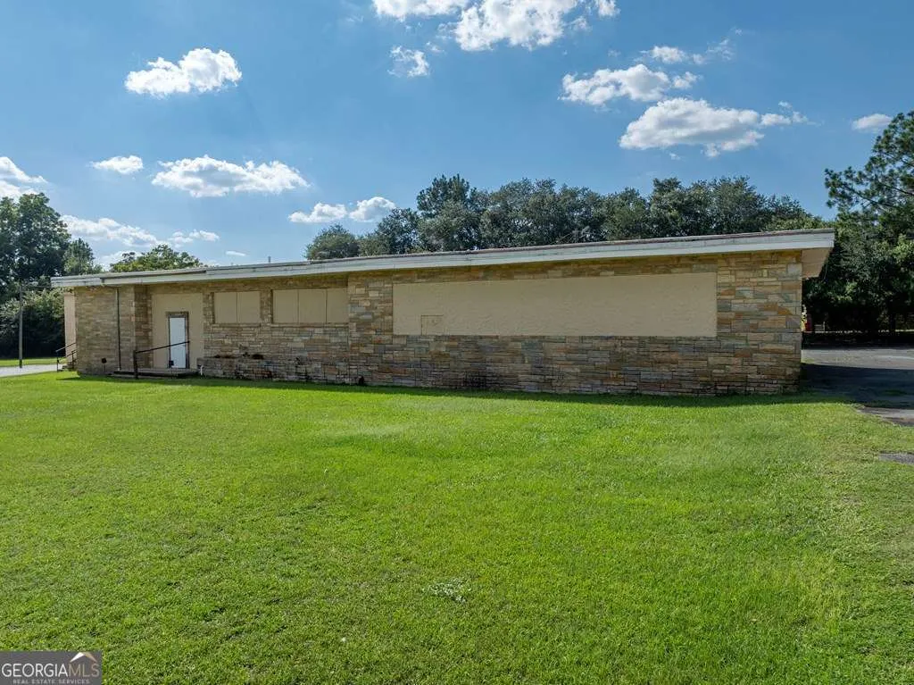 410 N Victory Drive