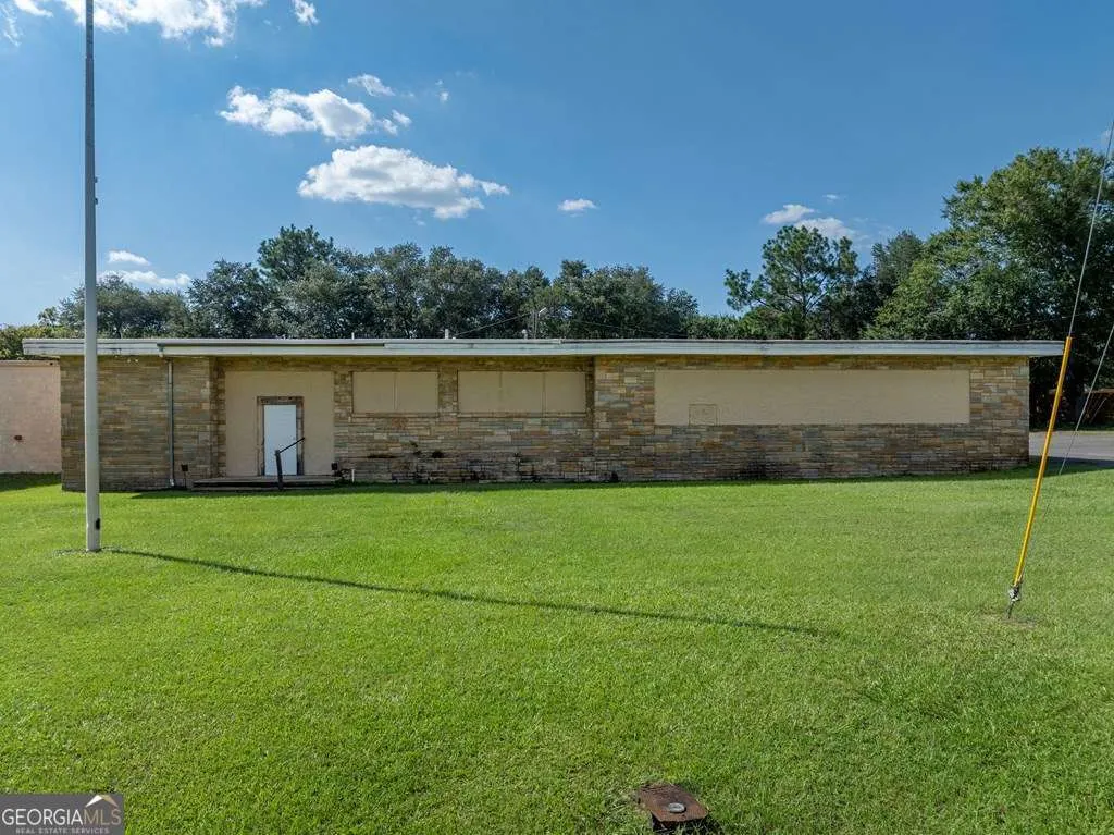 410 N Victory Drive