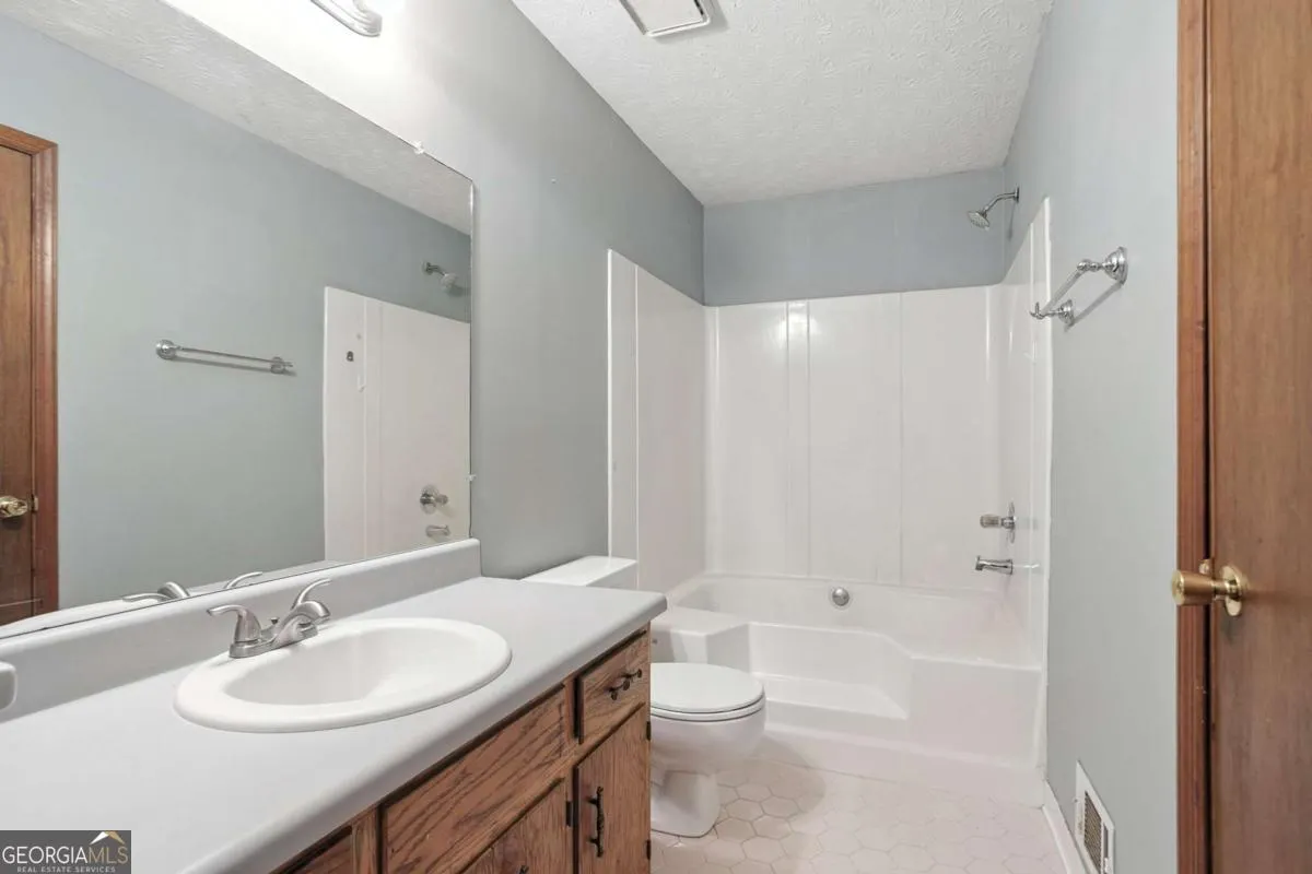 3480 Estate Lake Drive