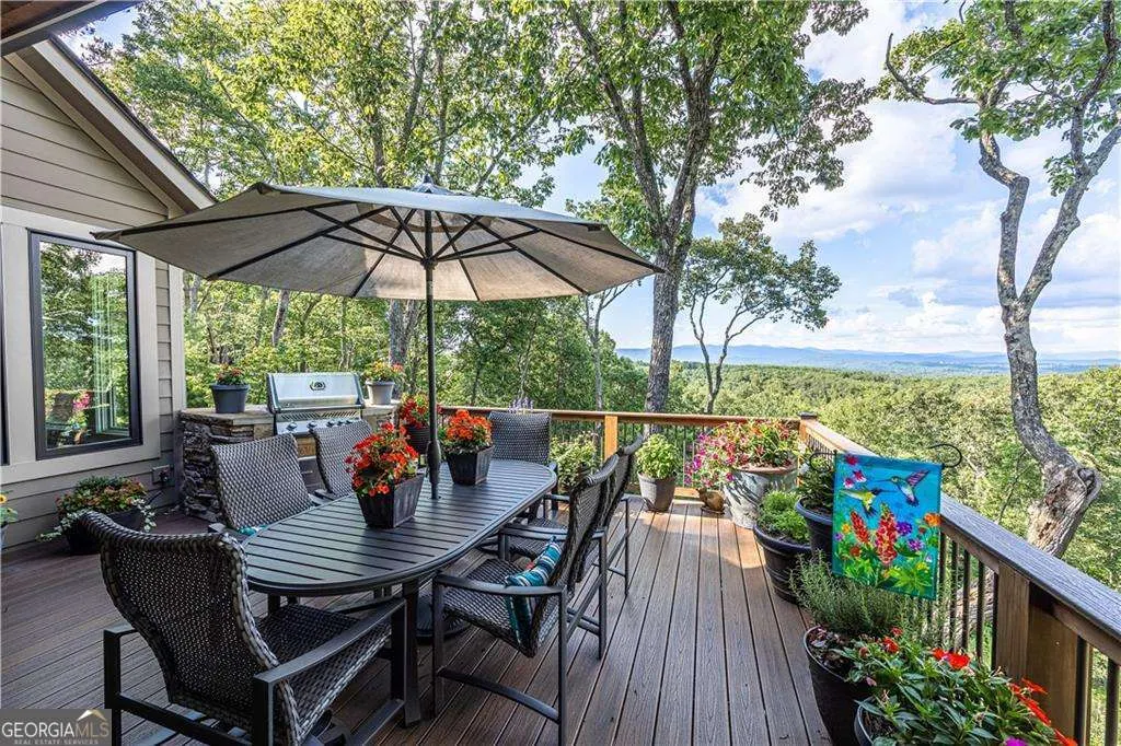 331 Bluestern Drive SE