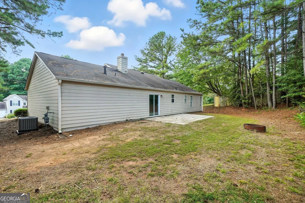 502 E Lake Court
