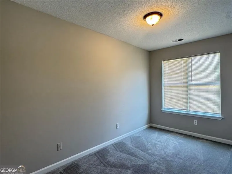 4044 Robin Circle