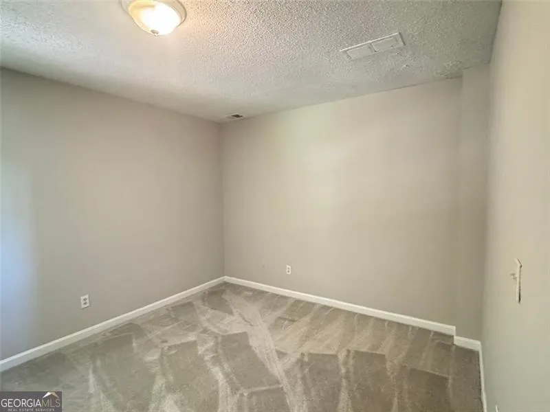 4044 Robin Circle