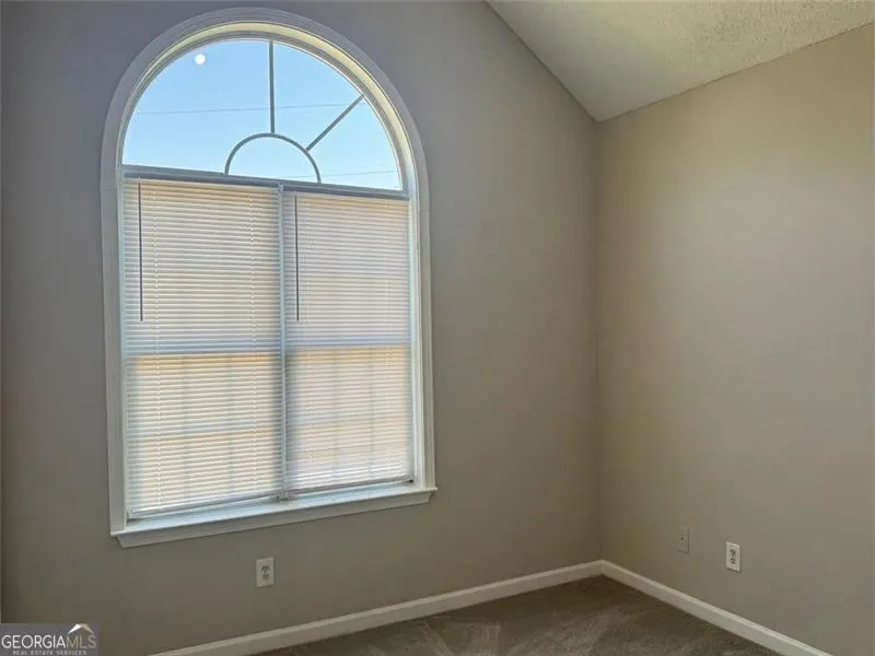 4044 Robin Circle