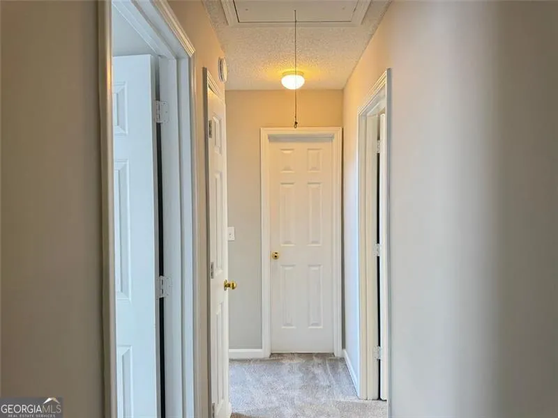 4044 Robin Circle