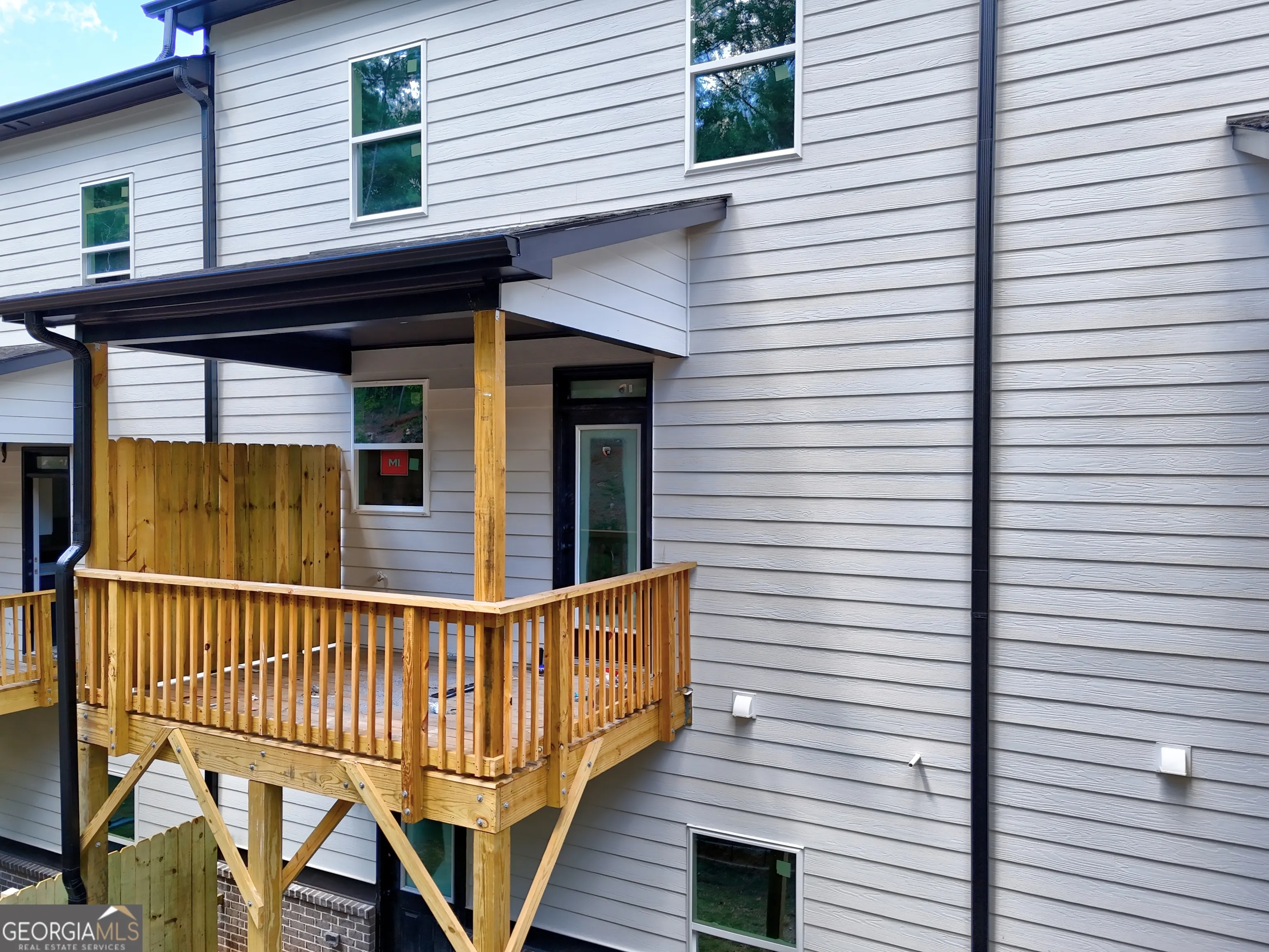 16 8 Rock Park Way, #16