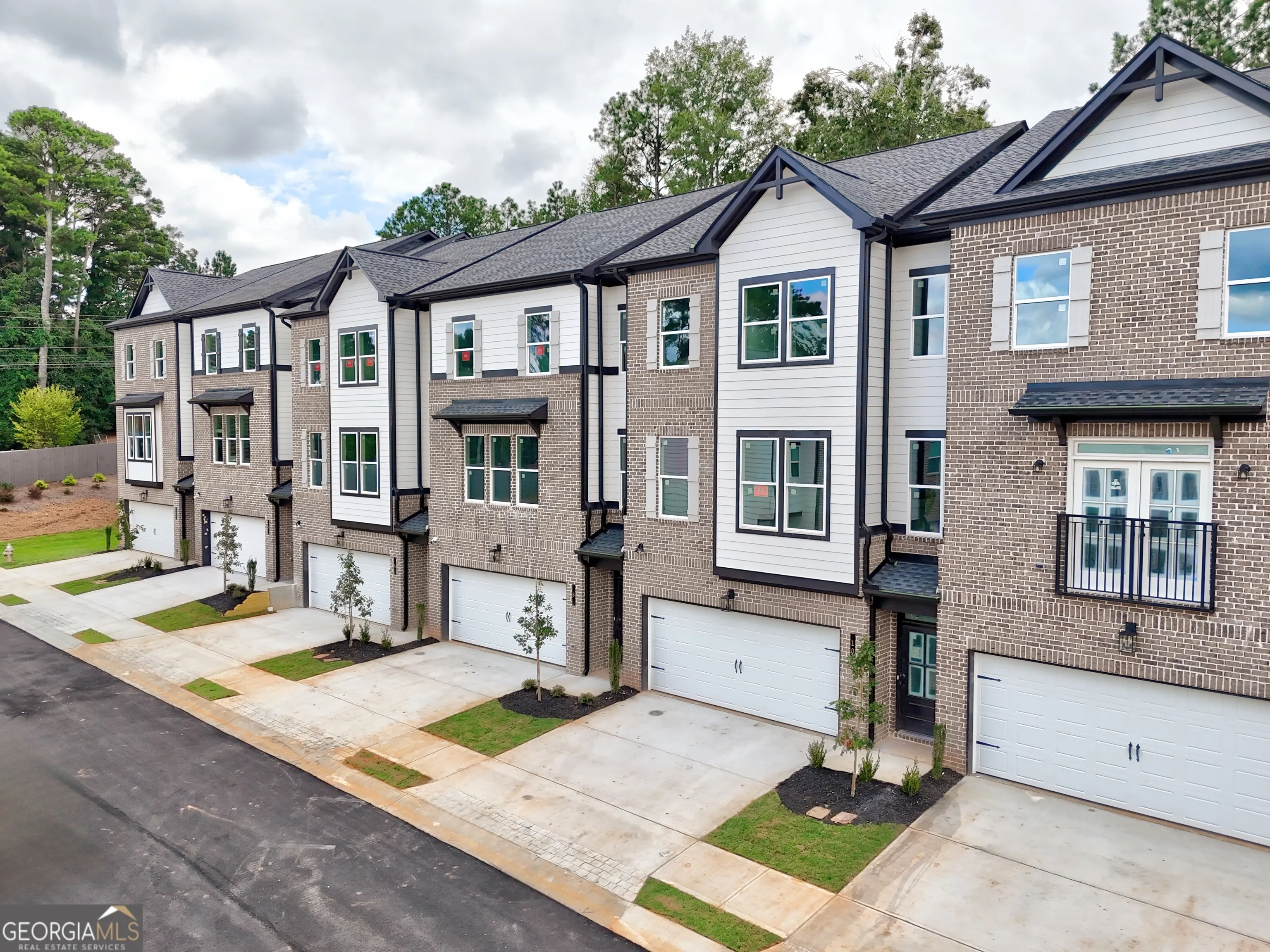 16 8 Rock Park Way, #16