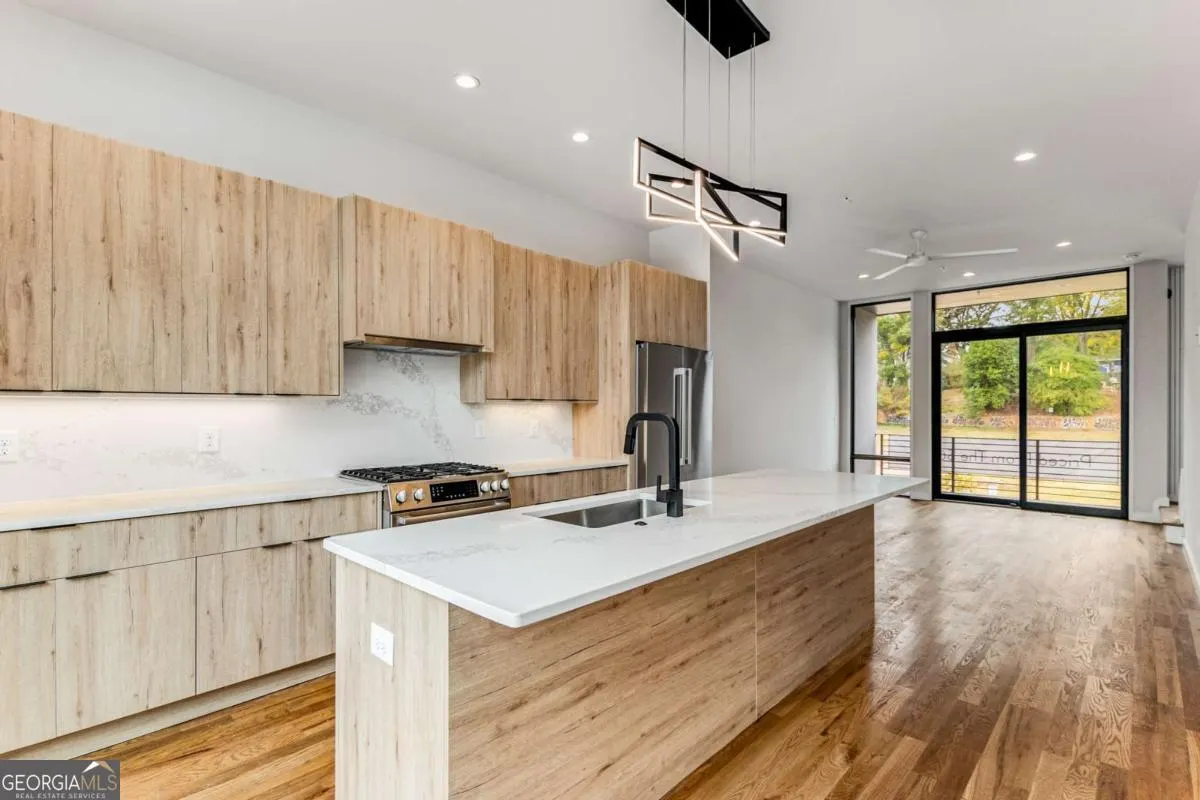 1 105 Georgia Avenue SE, #1