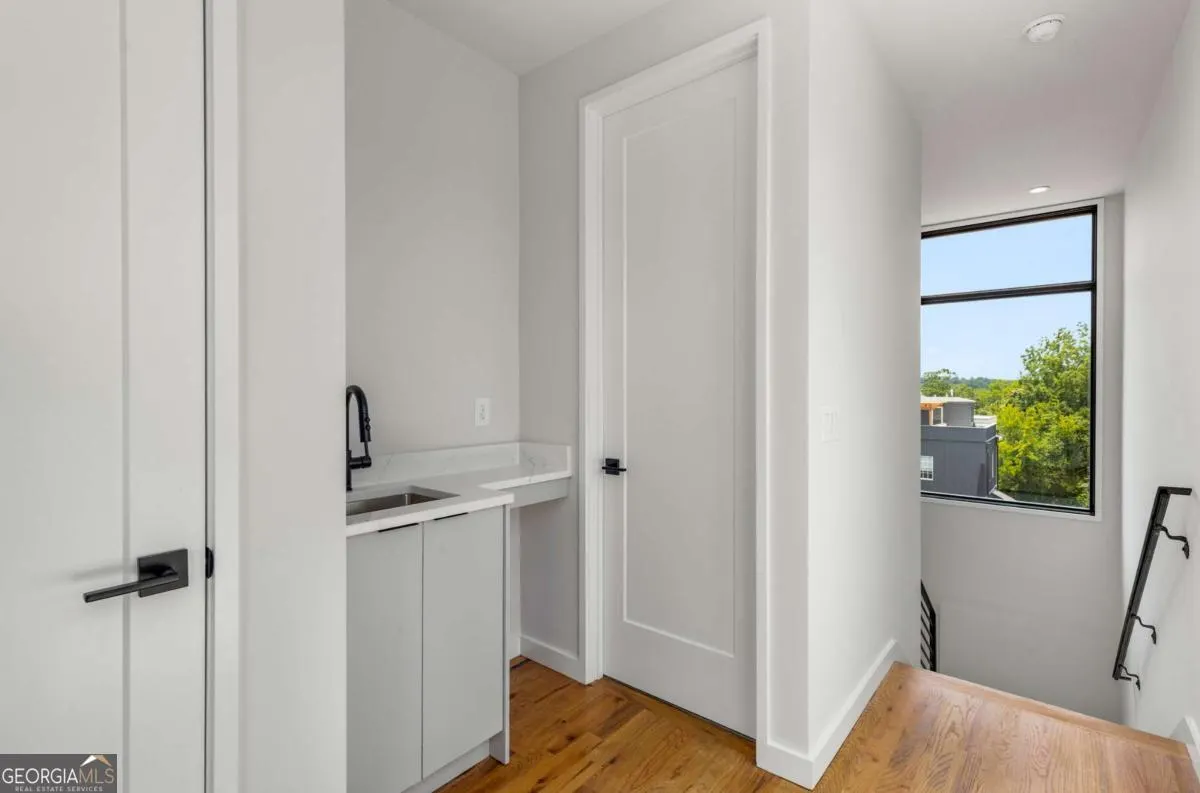 1 105 Georgia Avenue SE, #1