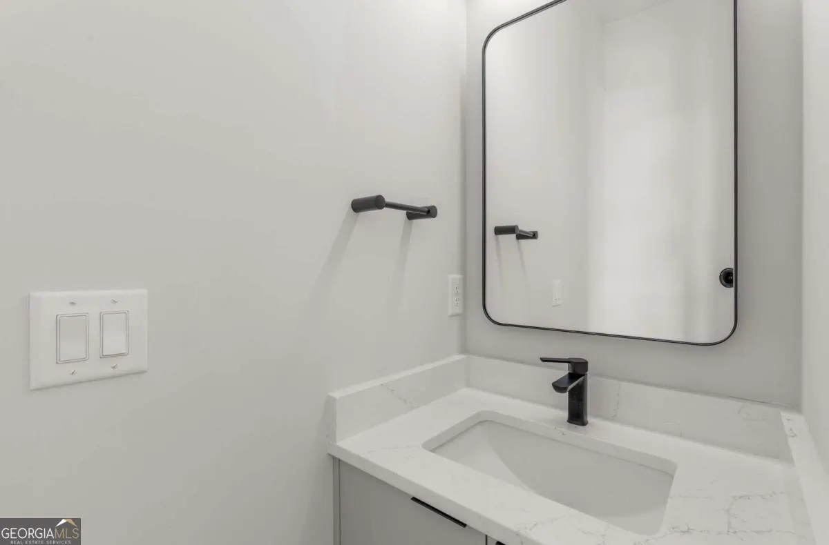 1 105 Georgia Avenue SE, #1