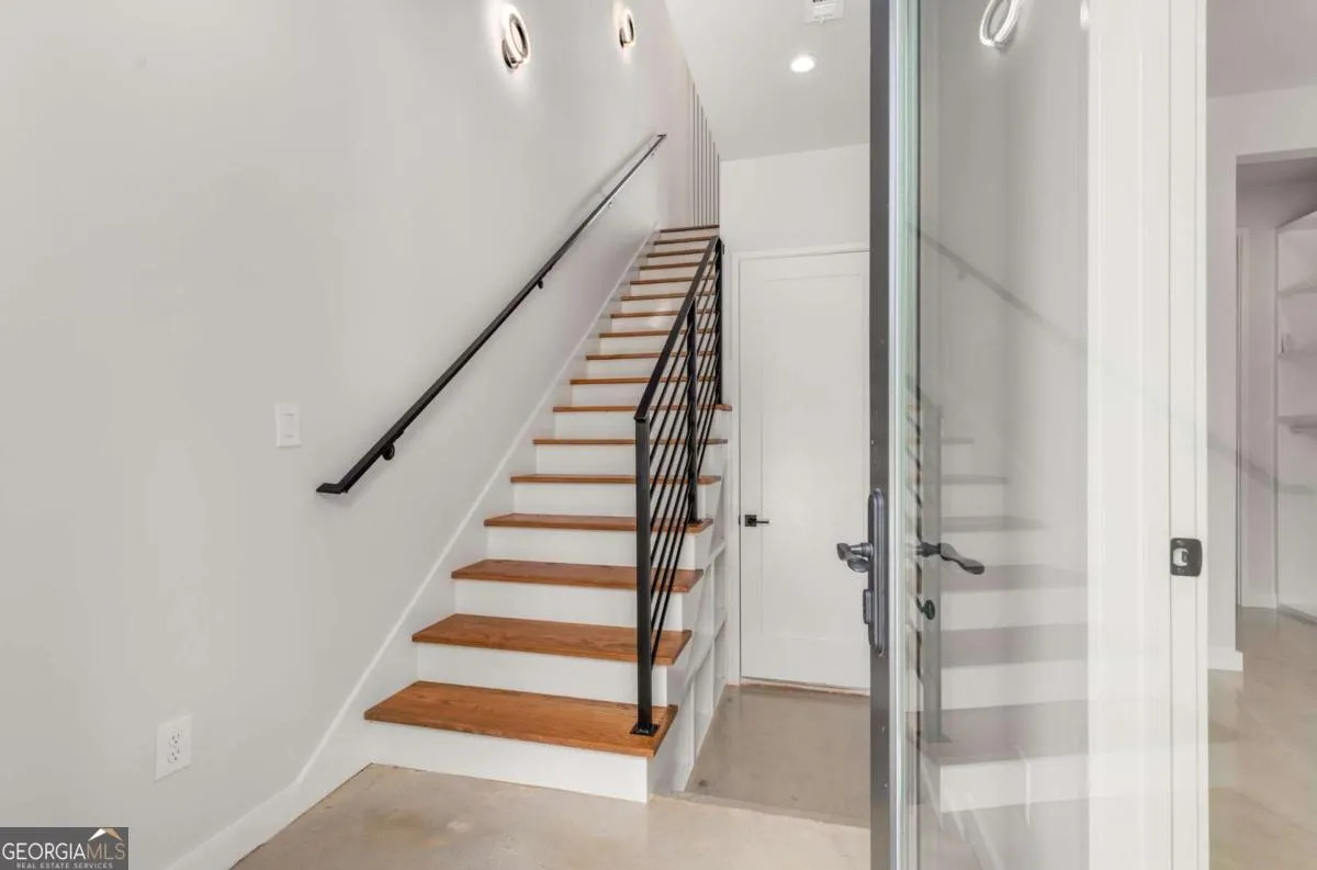 1 105 Georgia Avenue SE, #1