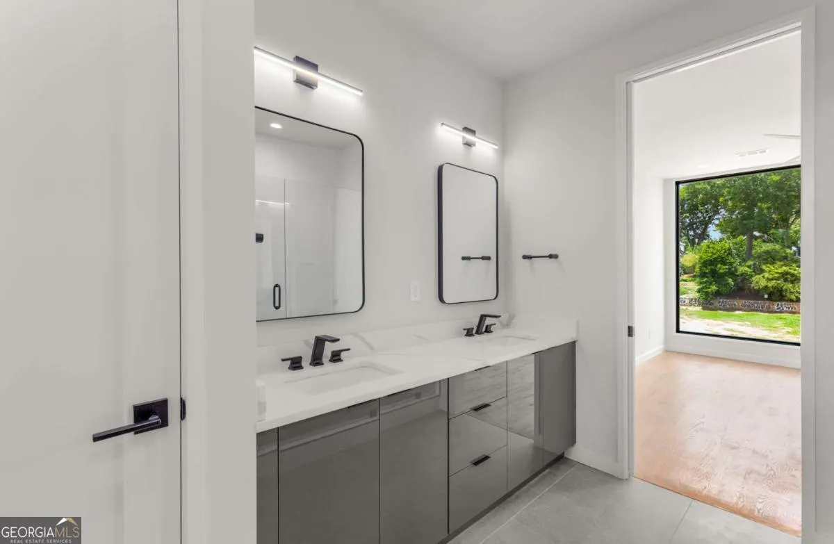 1 105 Georgia Avenue SE, #1