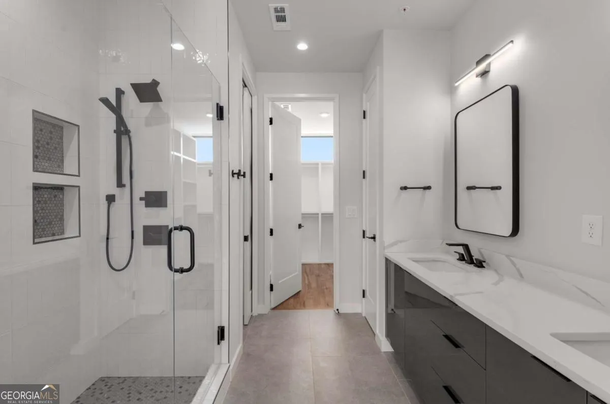 1 105 Georgia Avenue SE, #1