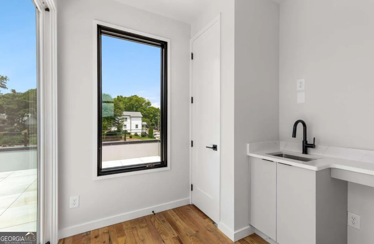 1 105 Georgia Avenue SE, #1