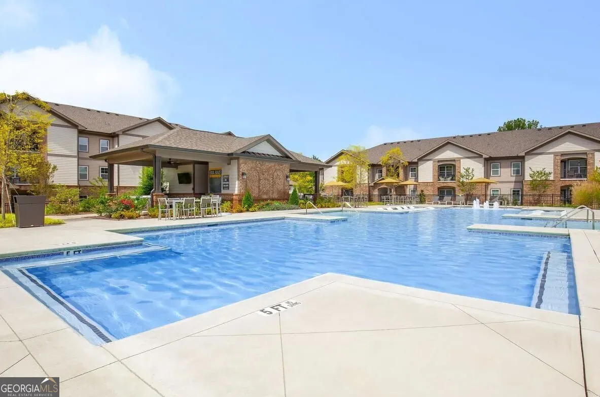 1302 2080 One White Oak Lane, #1302
