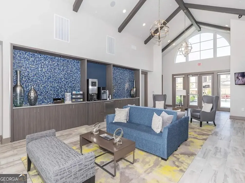 1302 2080 One White Oak Lane, #1302