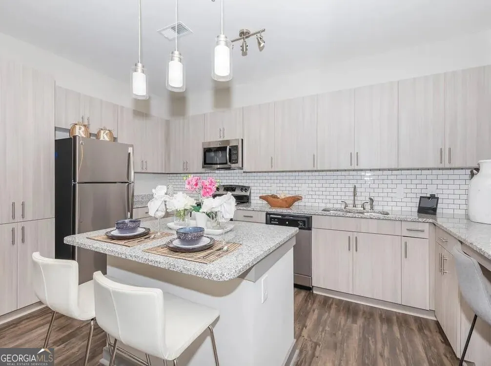 1302 2080 One White Oak Lane, #1302