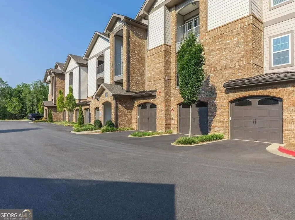 1302 2080 One White Oak Lane, #1302