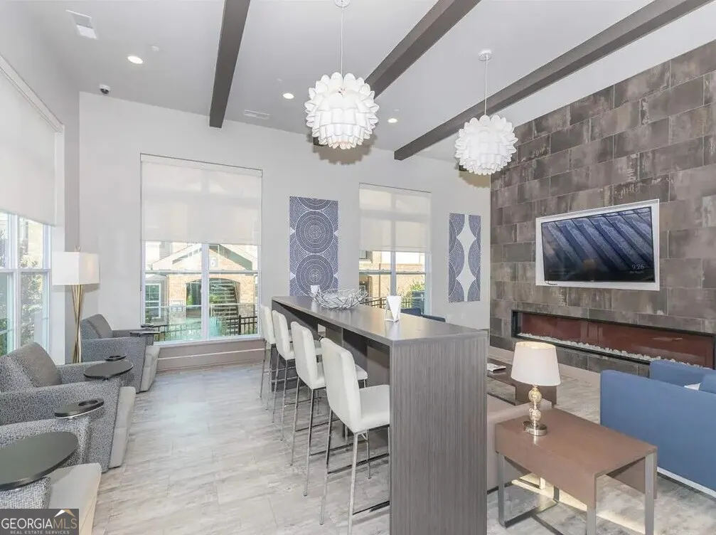 1302 2080 One White Oak Lane, #1302