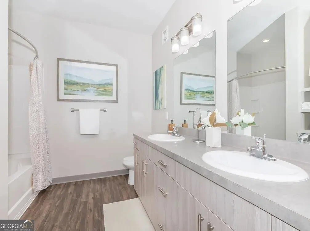 1302 2080 One White Oak Lane, #1302
