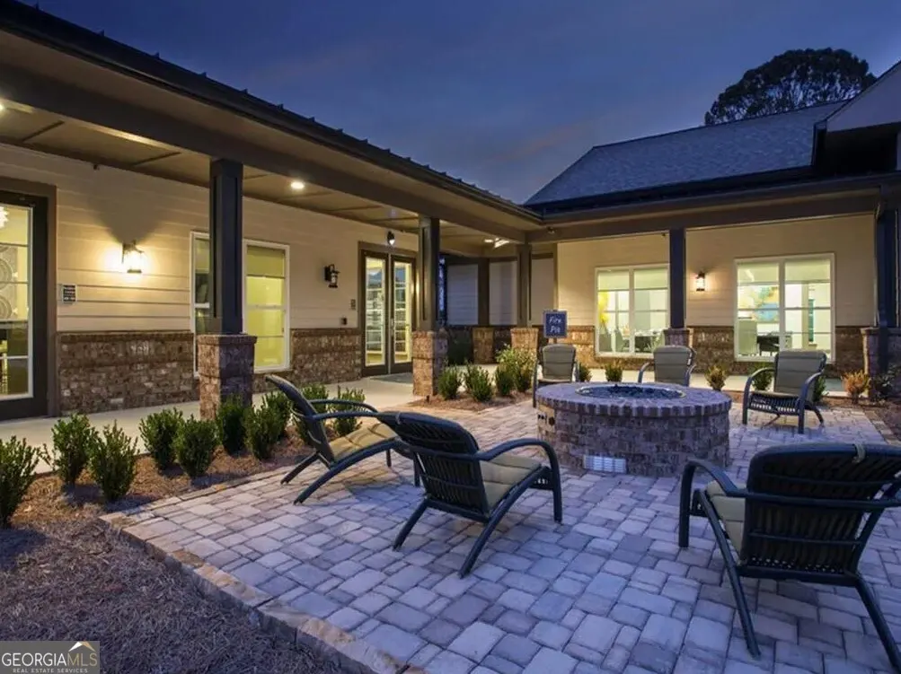 1302 2080 One White Oak Lane, #1302