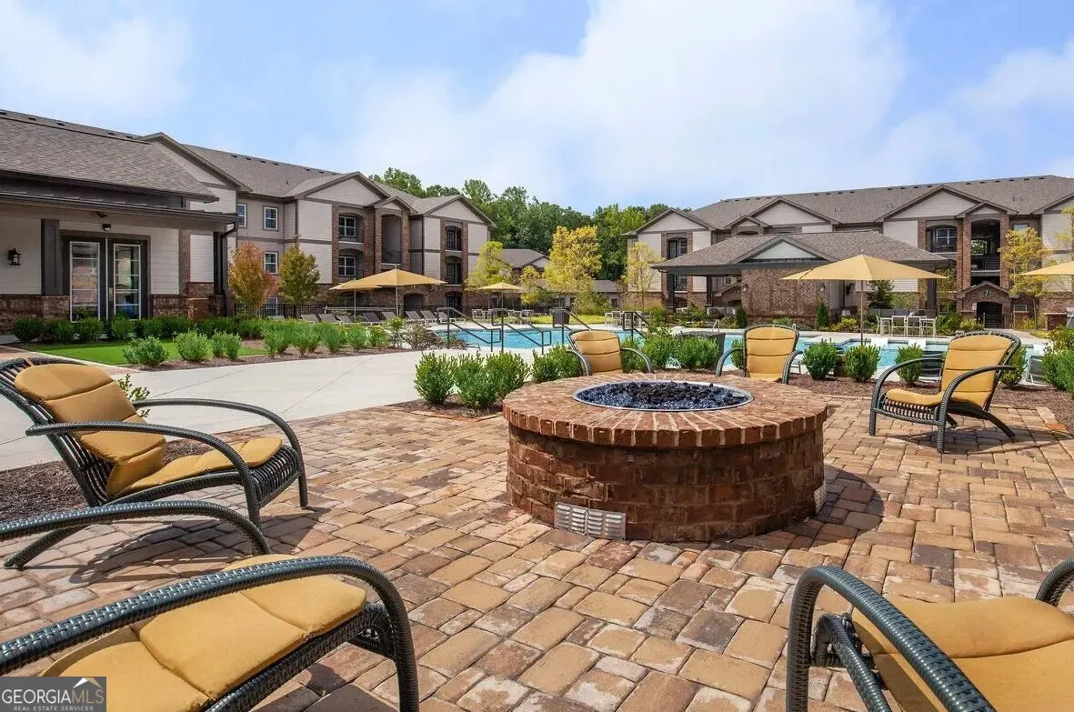 1302 2080 One White Oak Lane, #1302