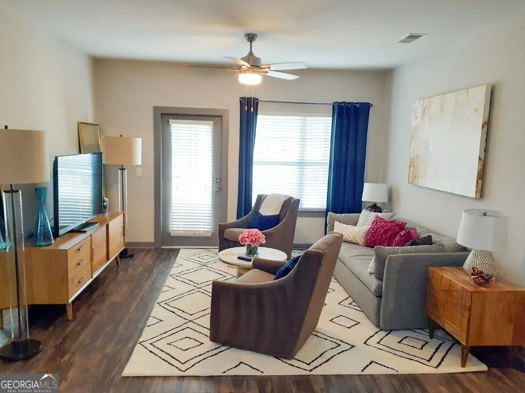 1302 2080 One White Oak Lane, #1302
