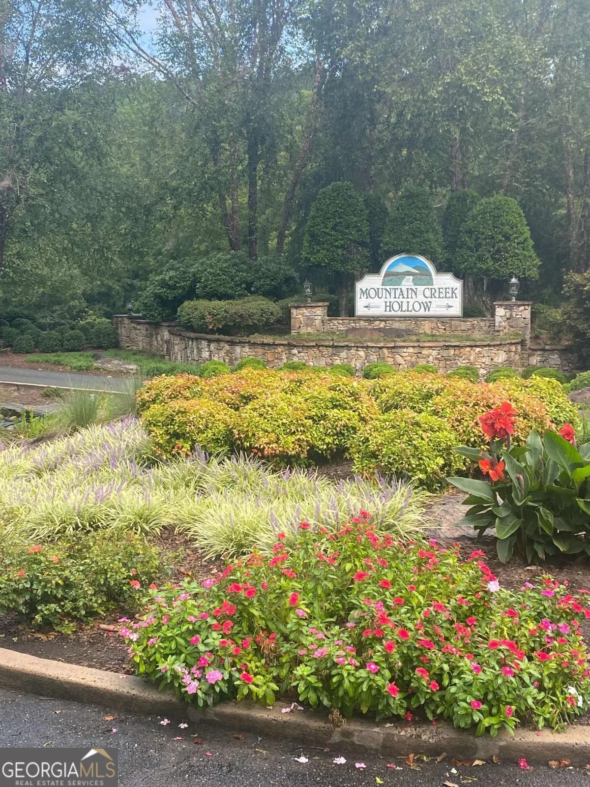 27 Mountain Creek Hollow Drive