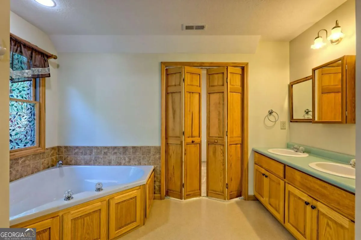 2204 Cedar Cliff Road
