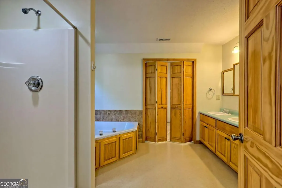 2204 Cedar Cliff Road