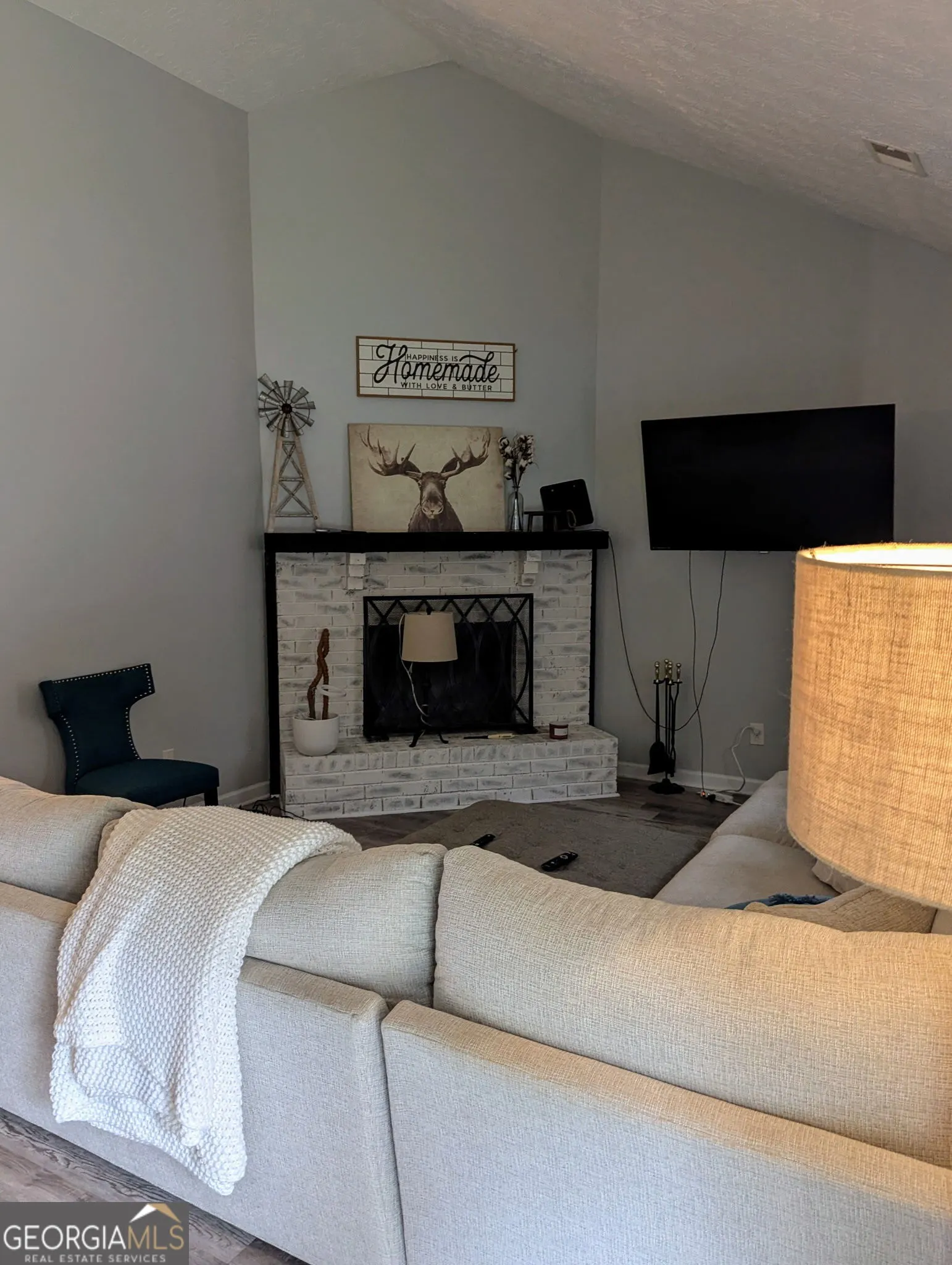 9386 Woodknoll Lane