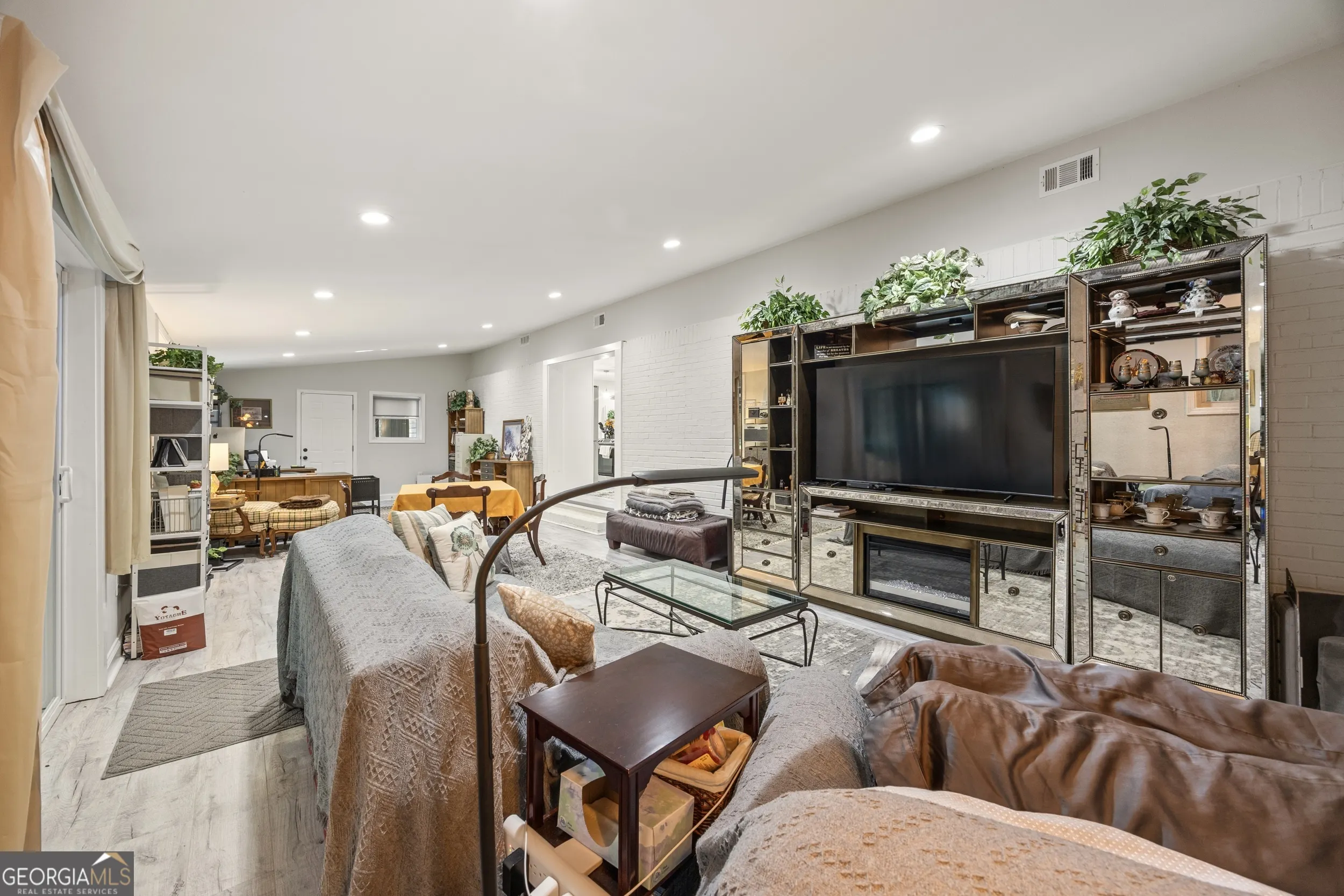 1948 STARMOUNT Way