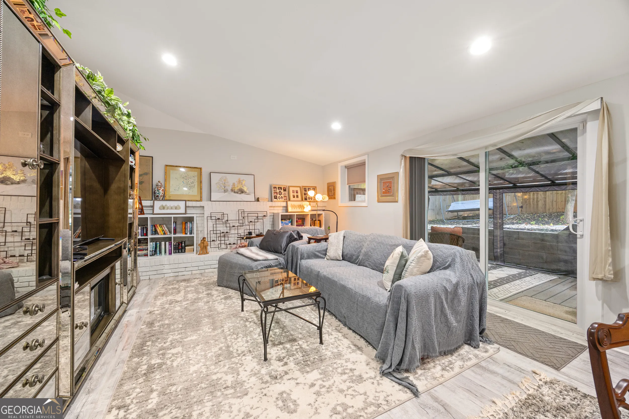 1948 STARMOUNT Way