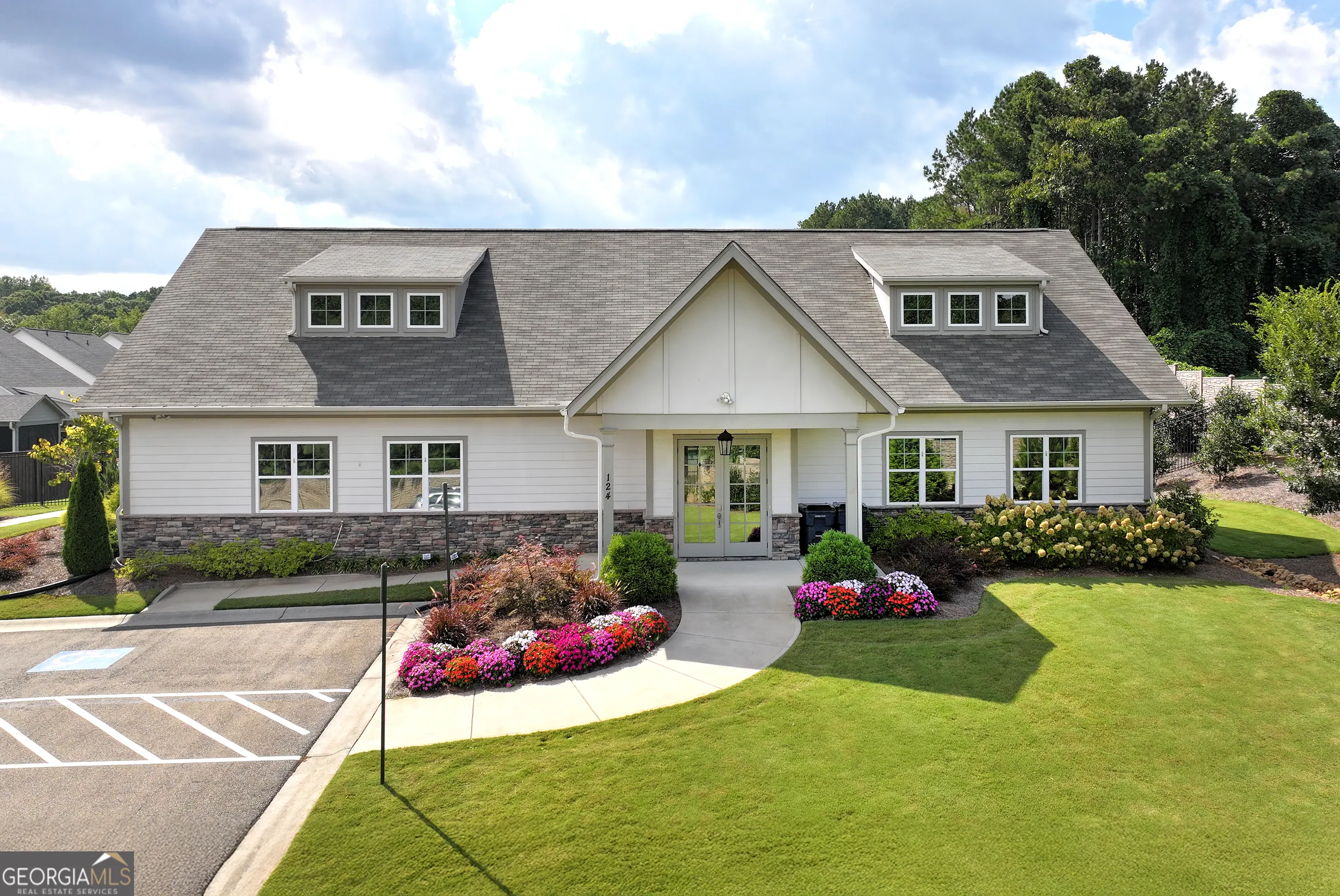 269 Grand Circle