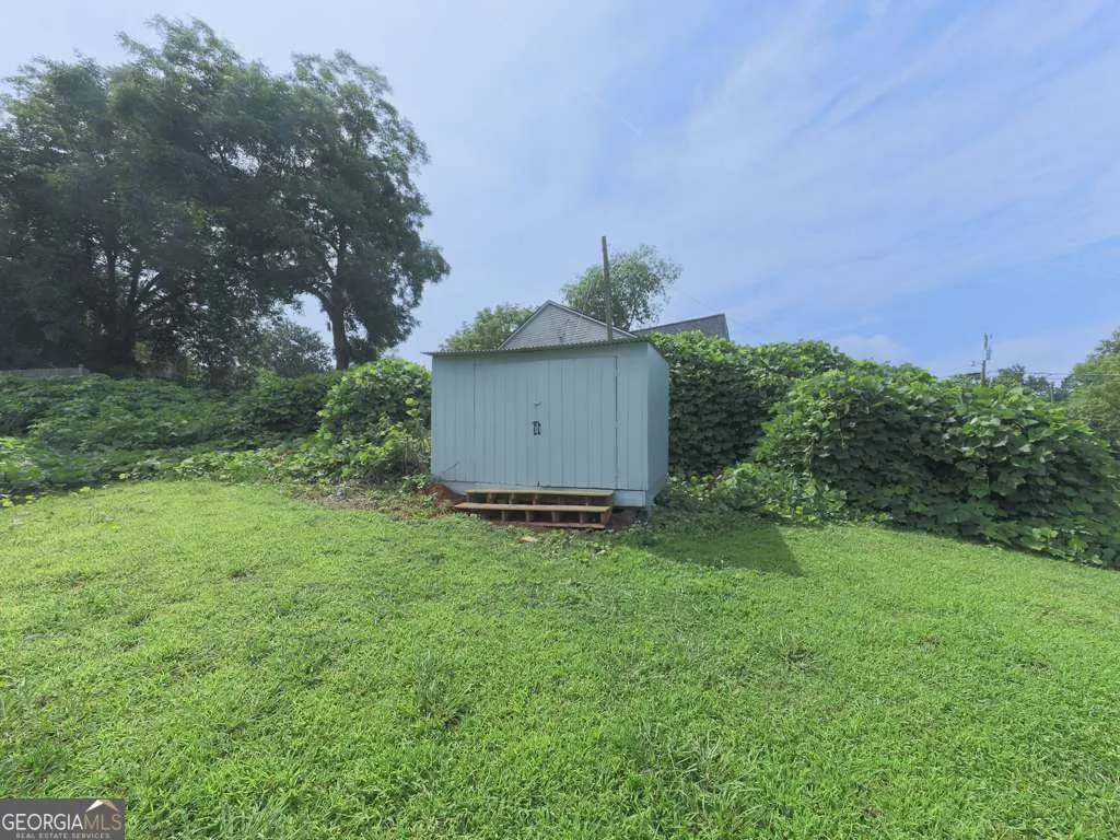 79 Hillside Street