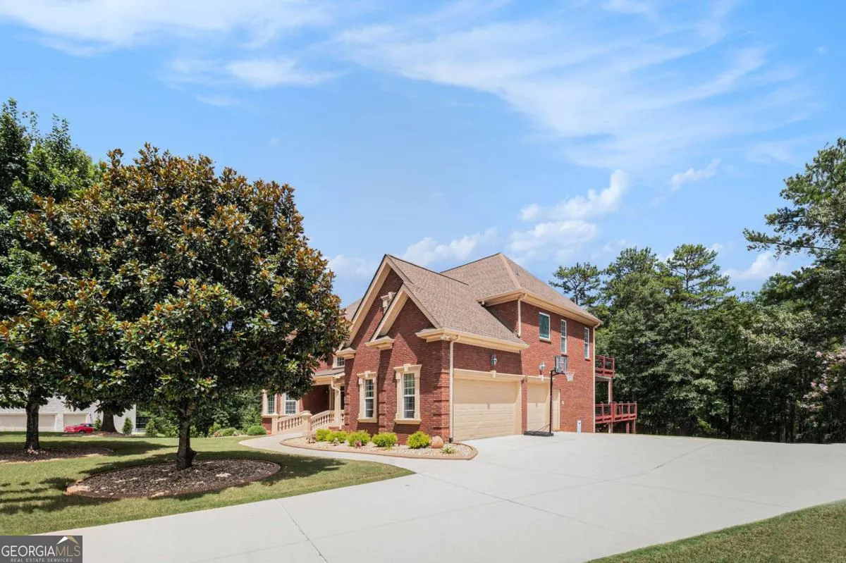 1637 Madison Lane SE