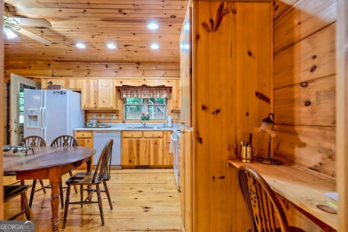 21 Ashley Trail