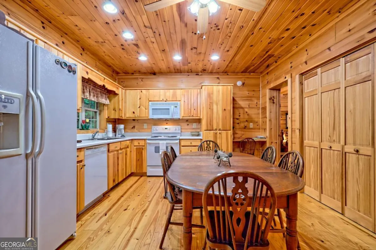 21 Ashley Trail