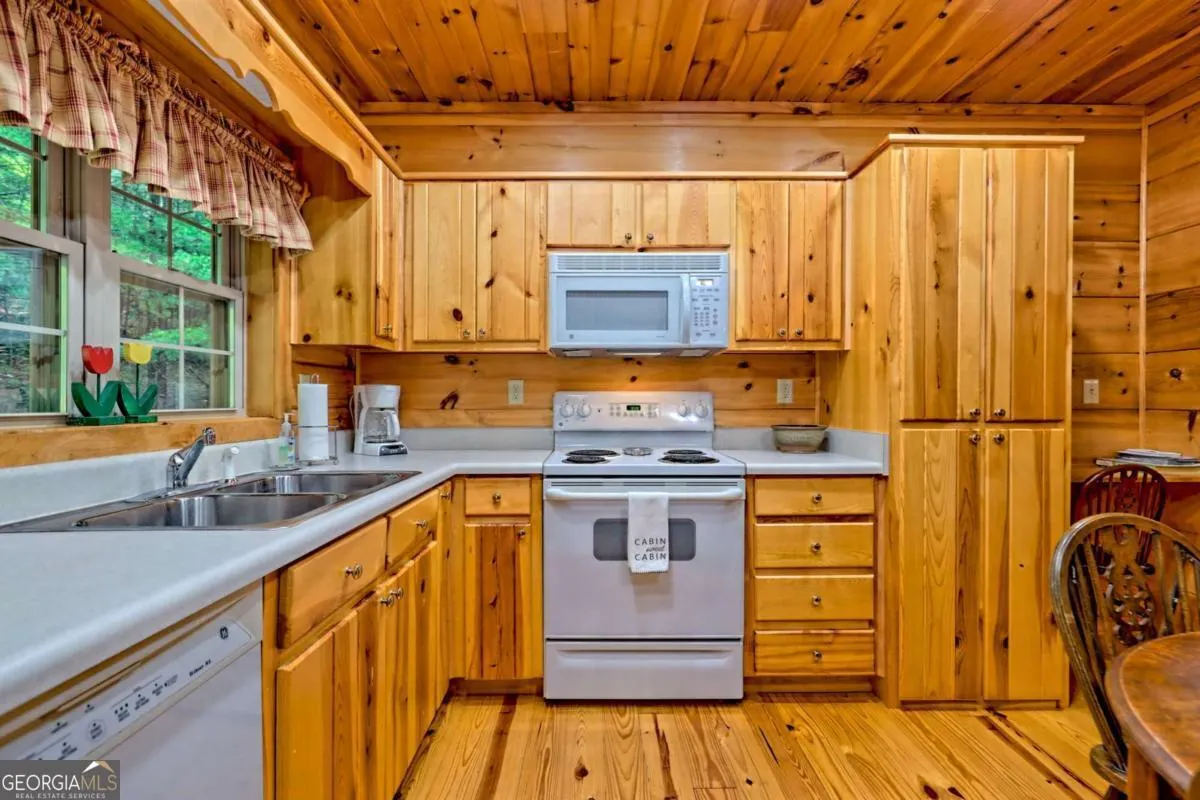 21 Ashley Trail