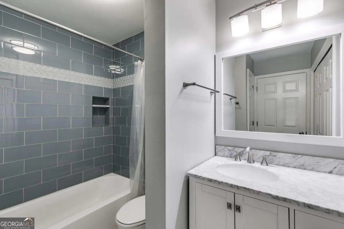 2135 N Forest Trail